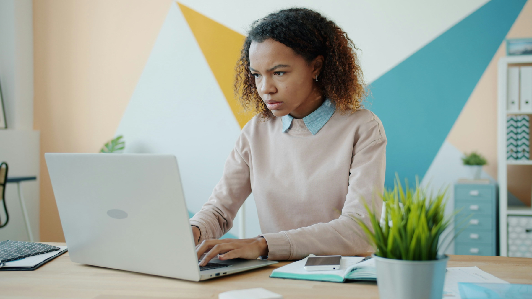 Woman confused on computer with lead HubSpot